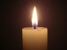 Imagem - Pingar cera de vela funciona? Veja dicas para fortalecer as unhas e o que a ciência diz