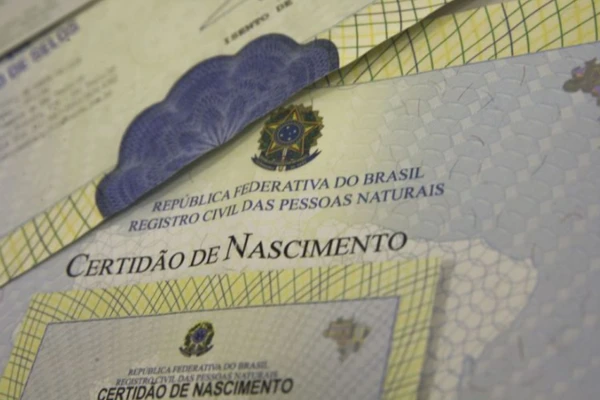 Certidão de nascimento