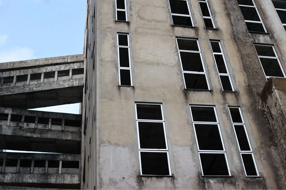 Complexo do IHAC tem estrutura física desgastada; obra foi abandonada pela empresa por Marina Silva/Arquivo CORREIO