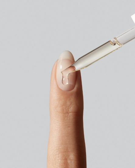 Popularizou na internet um truque inusitado para fortalecer as unhas por Reprodução