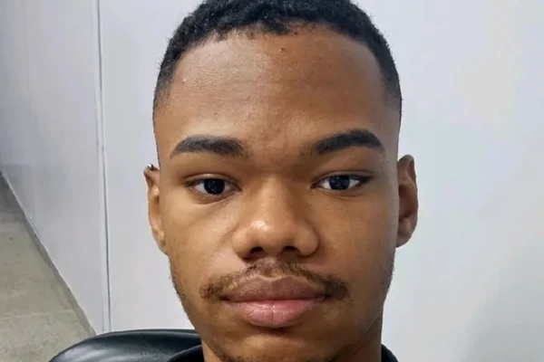 Jovem de 22 anos morre afogado na praia de Jaguaribe