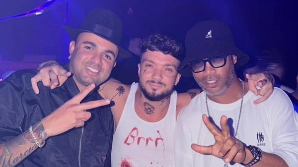 Luan apareceu em foto com Ronaldinho Gaúcho por Reprodução