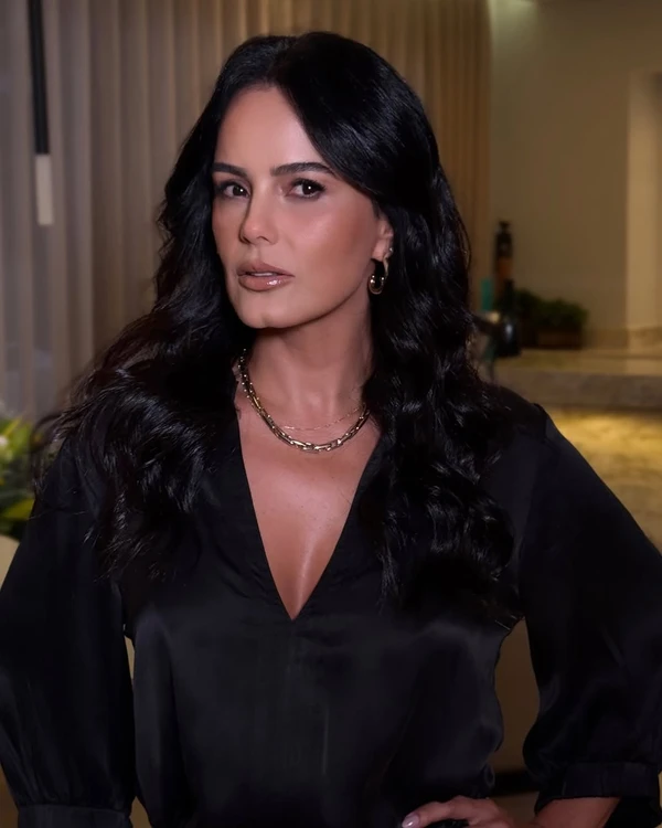 Luciele Di Camargo por Reprodução