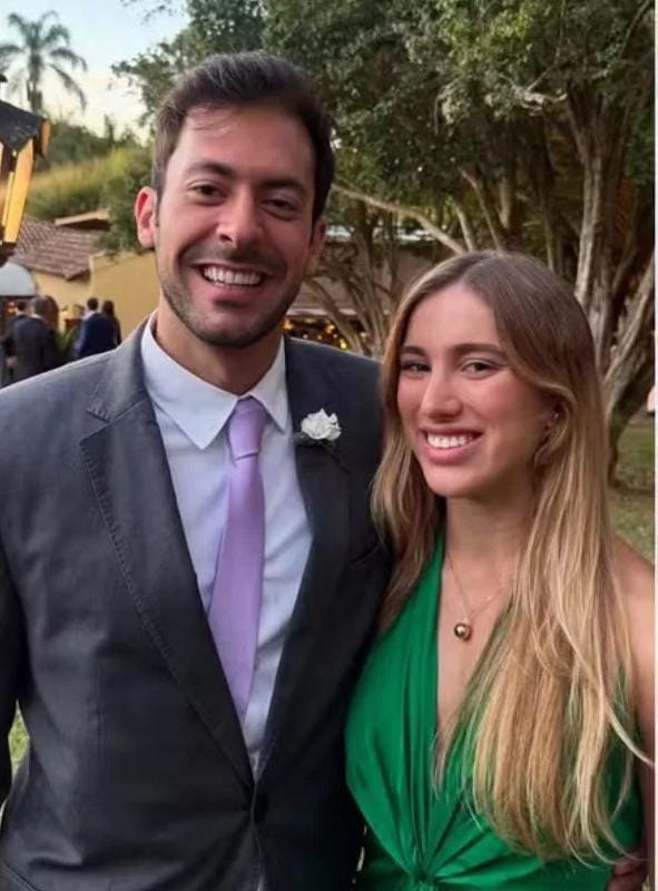 Manu Cit e o noivo, o empresário Hernane Ferreira por Reprodução/Redes Sociais 