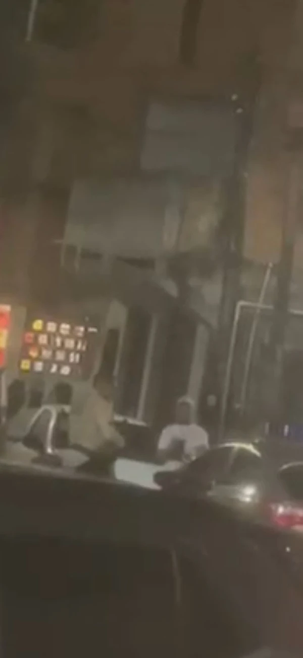 PM é flagrado dando coronhada em homem durante protesto pacífico em Salvador por Reprodução