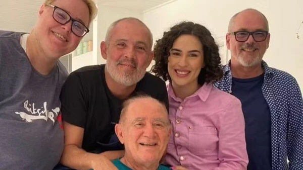 Renato Aragão e os filhos por Reprodução