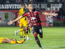 Imagem - Atuando em nova função, Erick revela o desejo de permanecer no Vitória: 'Me sinto em casa'