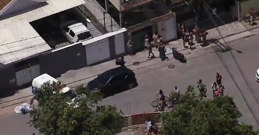 Assassinato em Sepetiba, no Rio por Reprodução/RJ1