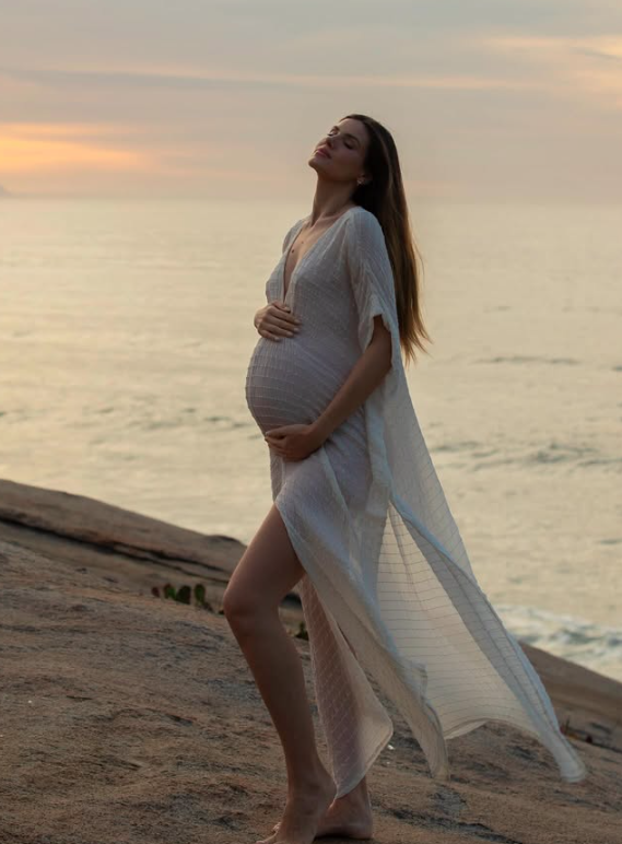 Camilla Queiroz e Klebber Toledo esperam o primeiro filho por Reprodução | Instagram