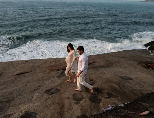 Camilla Queiroz e Klebber Toledo esperam o primeiro filho por Reprodução | Instagram