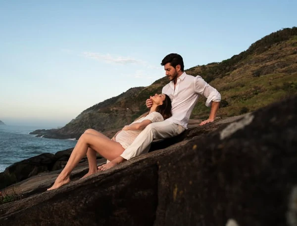 Camilla Queiroz e Klebber Toledo esperam o primeiro filho por Reprodução | Instagram