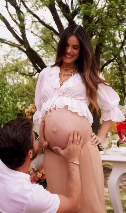 Camilla Queiroz e Klebber Toledo esperam o primeiro filho por Reprodução | Instagram