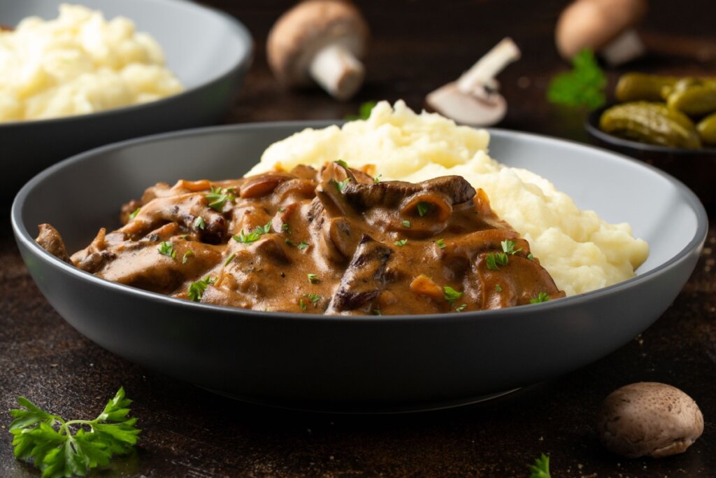 Estrogonofe de músculo (Imagem: DronG | Shutterstock)