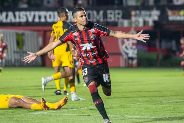 Erick pelo Vitória 