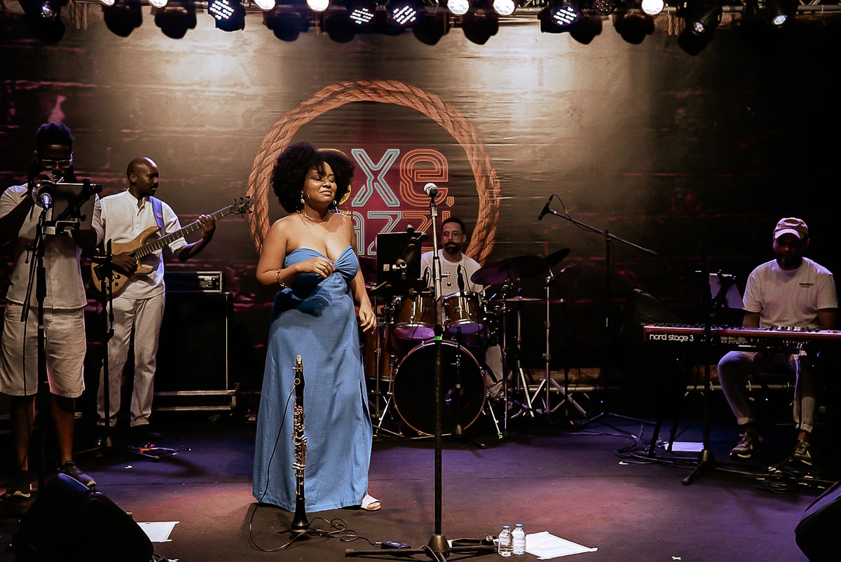 Espetáculo de Daniela Nátali celebra a força da música negra baiana por Heder Novaes