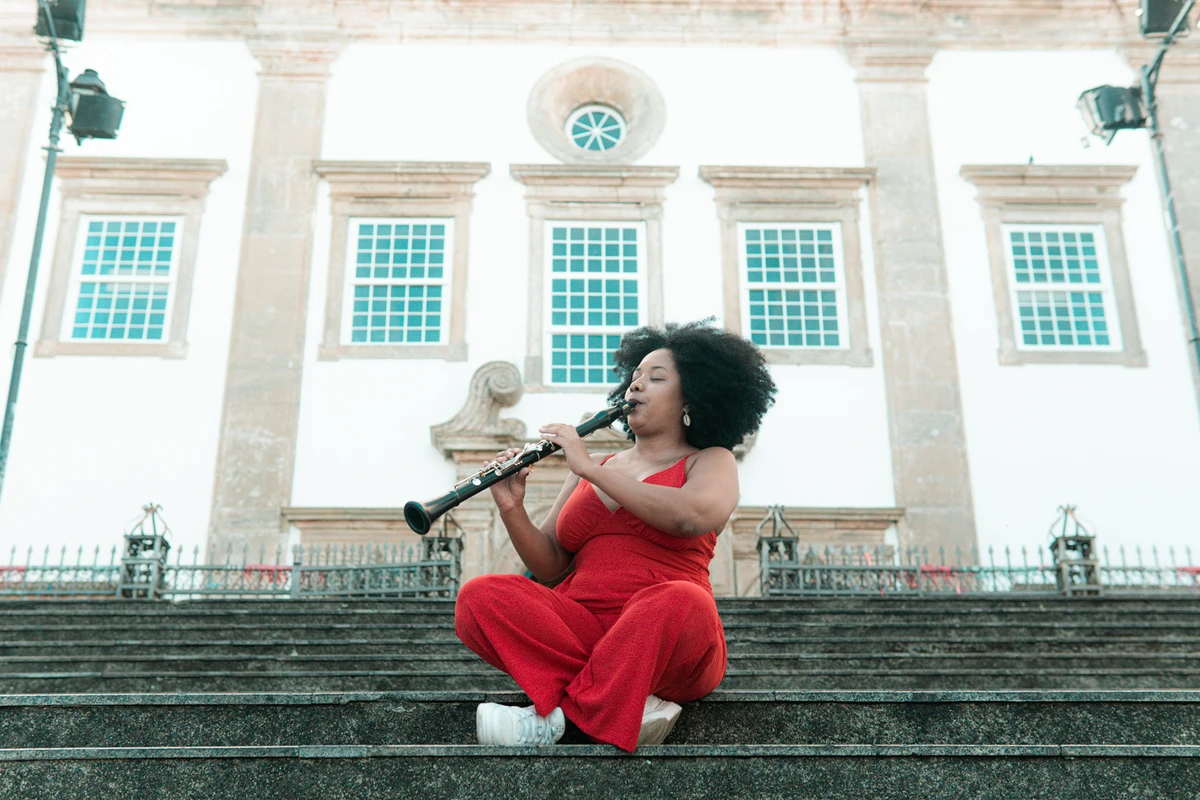 Espetáculo de Daniela Nátali celebra a força da música negra baiana por Heder Novaes