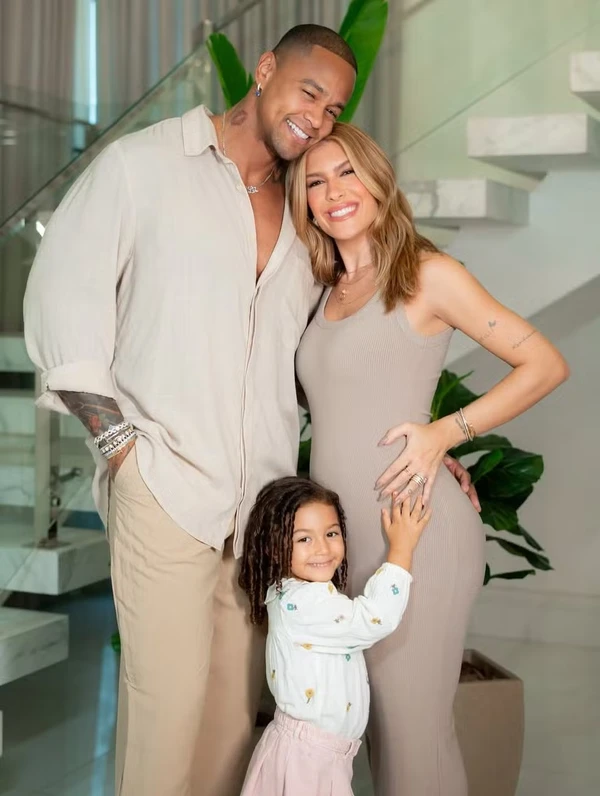 Lore Improta, Léo Santana e a filha, Liz  por Reprodução/Redes Sociais 