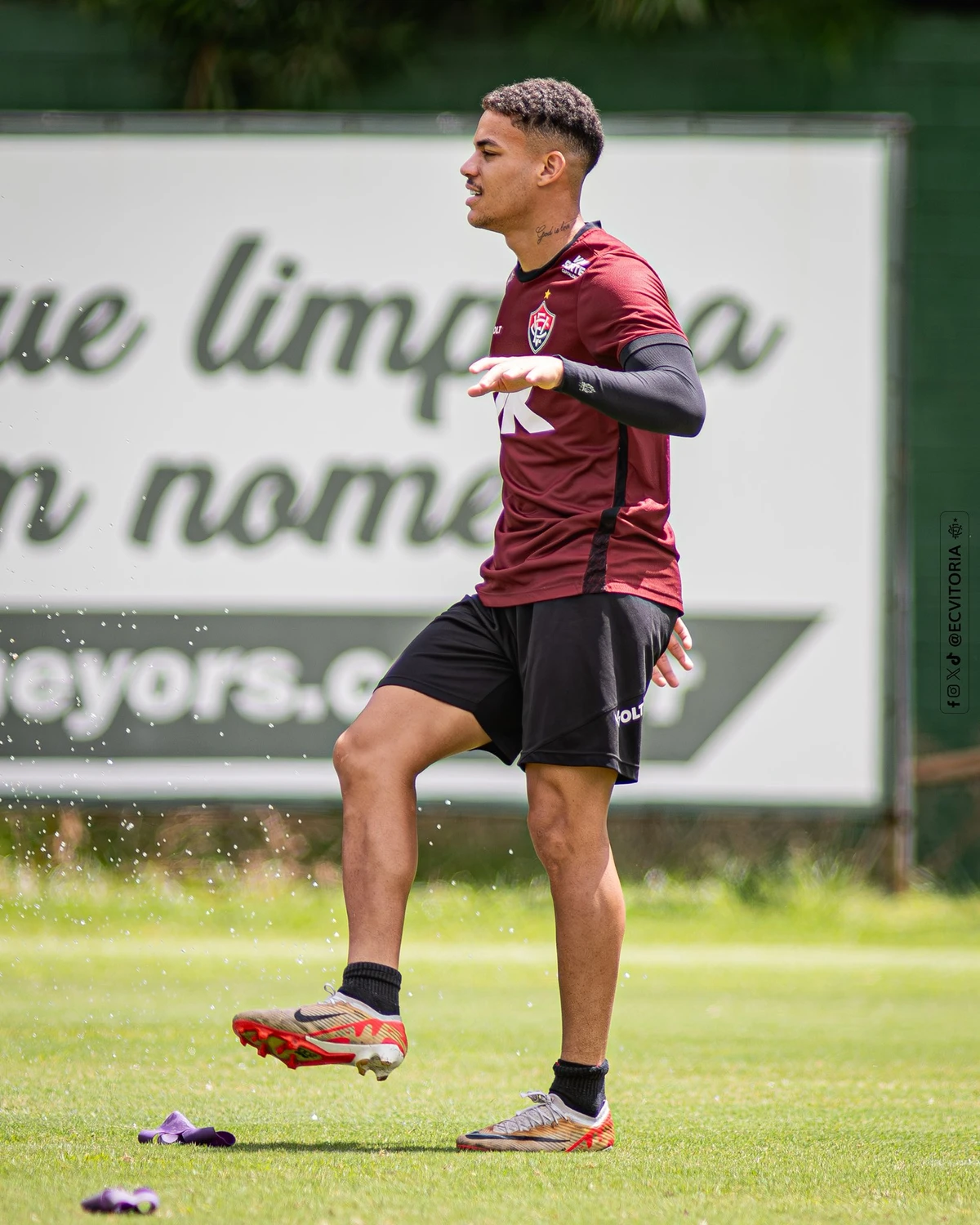 Último treino do Vitória antes de encarar o Palmeiras  por Victor Ferreira/EC Vitória