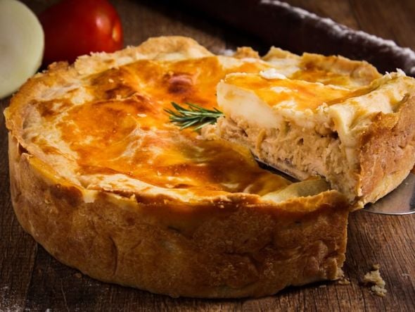 Imagem - Torta de frango: 3 receitas caseiras fáceis para o lanche da tarde
