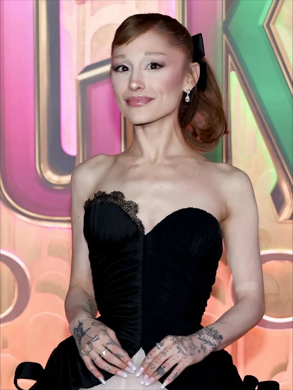 Ariana Grande na divulgação da segunda parte do filme Wicked por Reprodução/Instagram