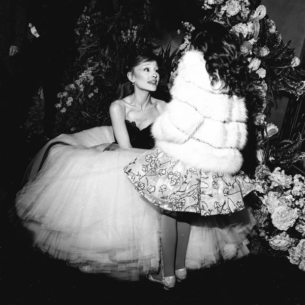 Ariana Grande na divulgação da segunda parte do filme Wicked por Reprodução/Instagram