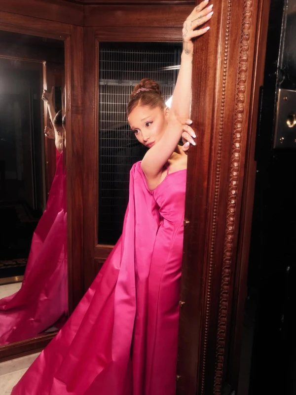 Ariana Grande na divulgação da segunda parte do filme Wicked por Reprodução/Instagram