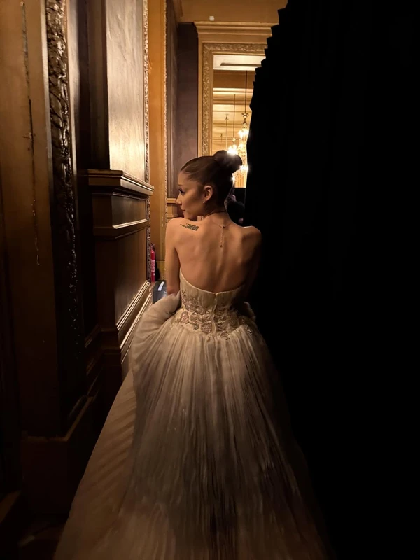 Ariana Grande na divulgação da segunda parte do filme Wicked por Reprodução/Instagram