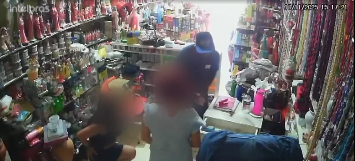 Mulher cai no chão  por Reprodução TV/Bahia 