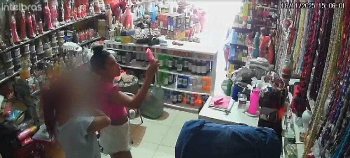 Mulher entrou na loja antes do assalto para fazer o reconhecimento do local por Reprodução TV/Bahia 
