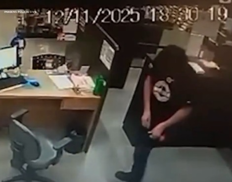 Conduta foi flagrado por câmeras de segurança por Reprodução/ PCPR