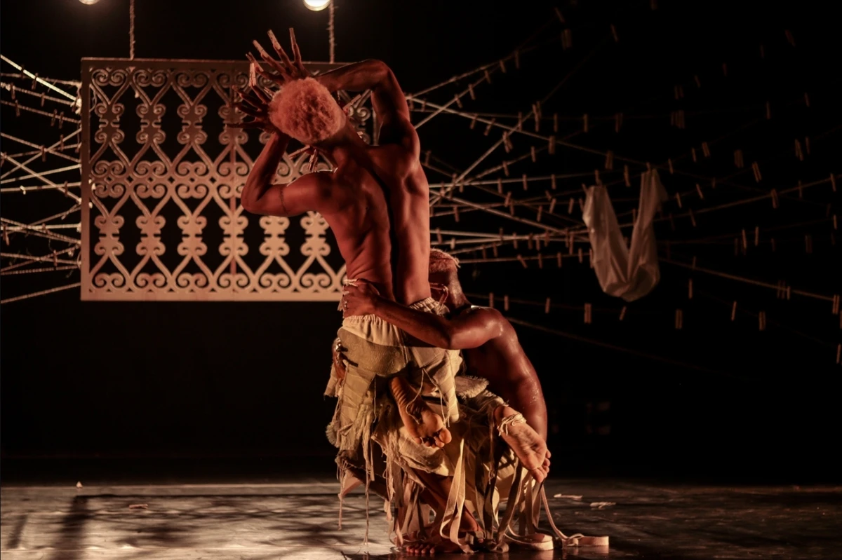 Espetáculo Dembwa, com Ruan Wills e Marcos Ferreira por Espetáculo Dembwa, com Ruan Wills e Marcos Ferreira