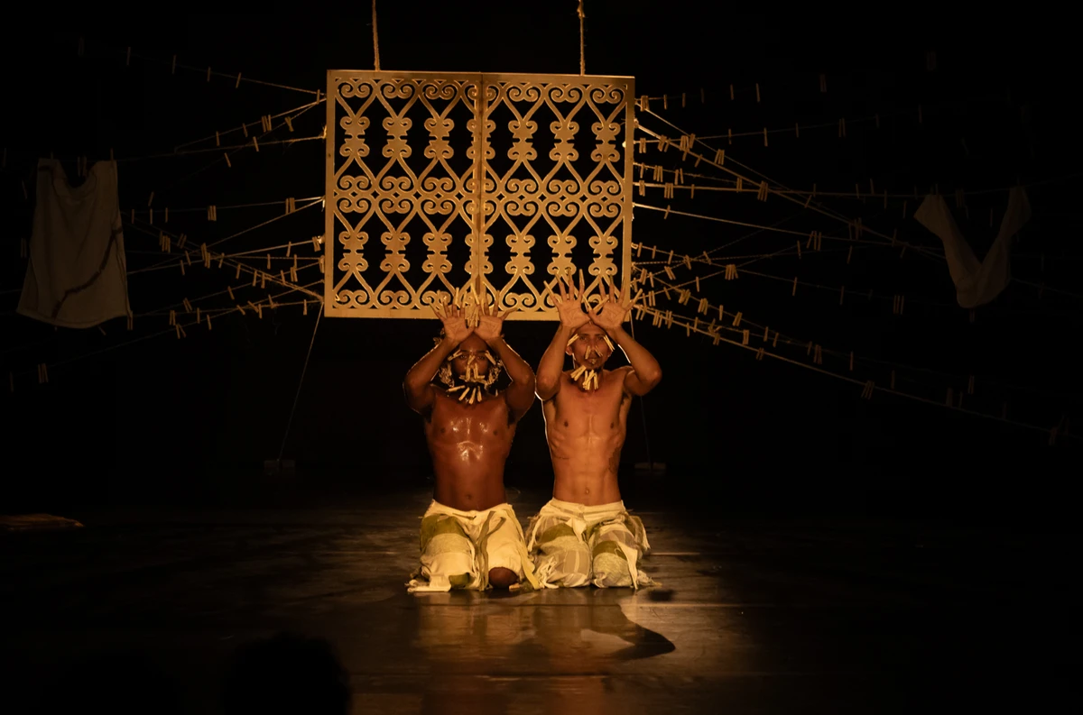 Espetáculo Dembwa, com Ruan Wills e Marcos Ferreira por Espetáculo Dembwa, com Ruan Wills e Marcos Ferreira