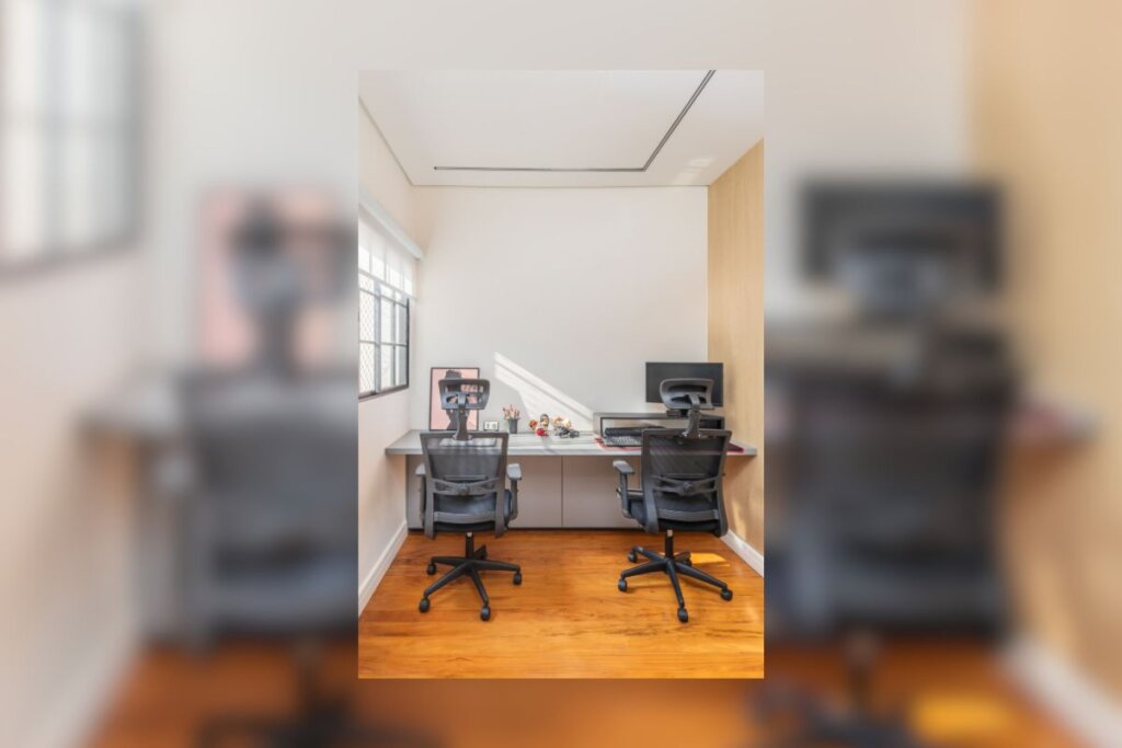 O home office compartilhado é ideal para mais de uma pessoa em casa (Imagem: Guilherme Pucci | Projeto: BMA Studio)