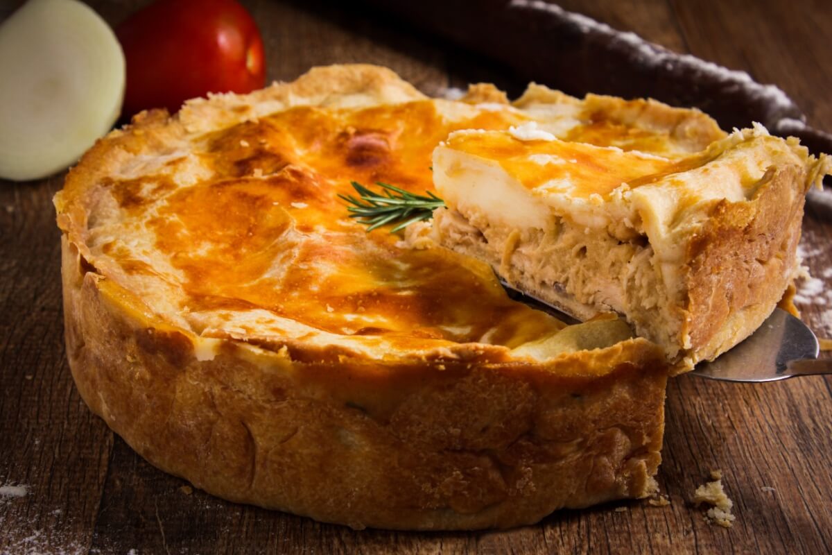 Torta de frango com requeijão cremoso (Imagem: Alan Camargo Fotografia | Shutterstock)
