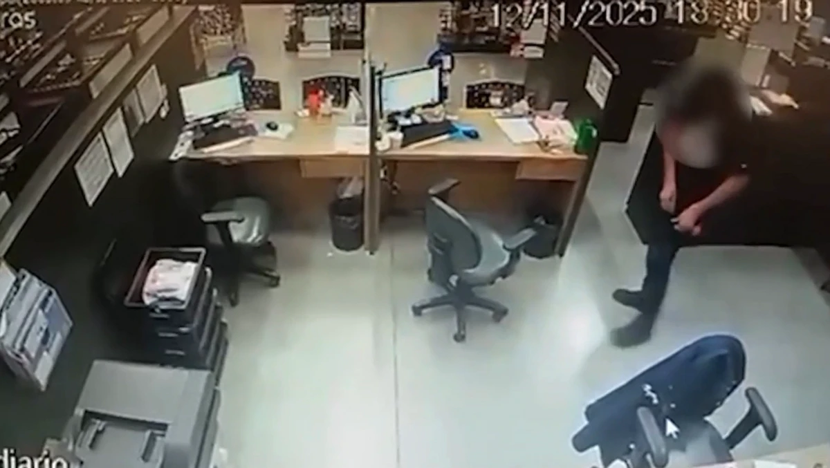 Imagens mostram homem colocando sêmen no sorvete da colega por Reprodução