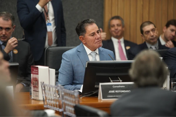 José Edivaldo Rotondano  por Divulgação