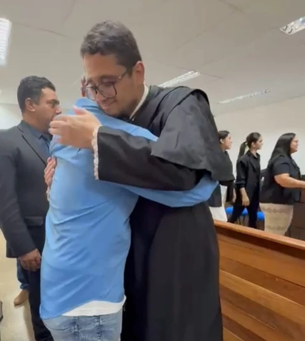 Lavrador é absolvido após agredir genro para defender a filha por Divulgação/DPE-BA