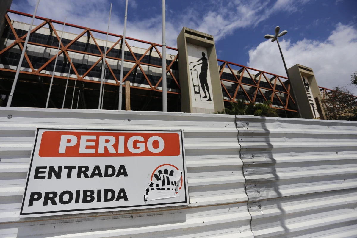 Antigo Centro de Convenções da Bahia (CCB) segue em situação de abandono pelo governo do estado quase dez anos após o desabamento parcial do equipamento por Marina Silva/Arquivo CORREIO