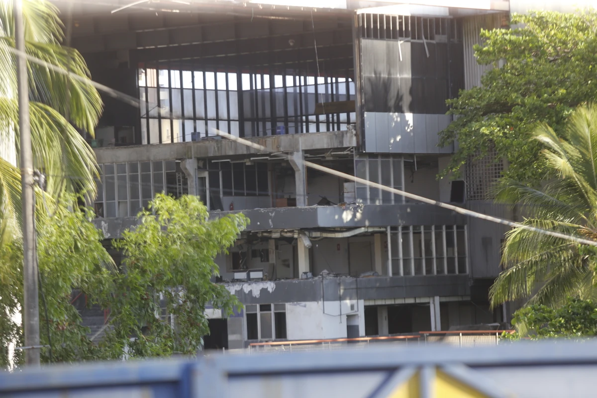 Antigo Centro de Convenções da Bahia (CCB) segue em situação de abandono pelo governo do estado quase dez anos após o desabamento parcial do equipamento por Nara Gentil/Arquivo CORREIO