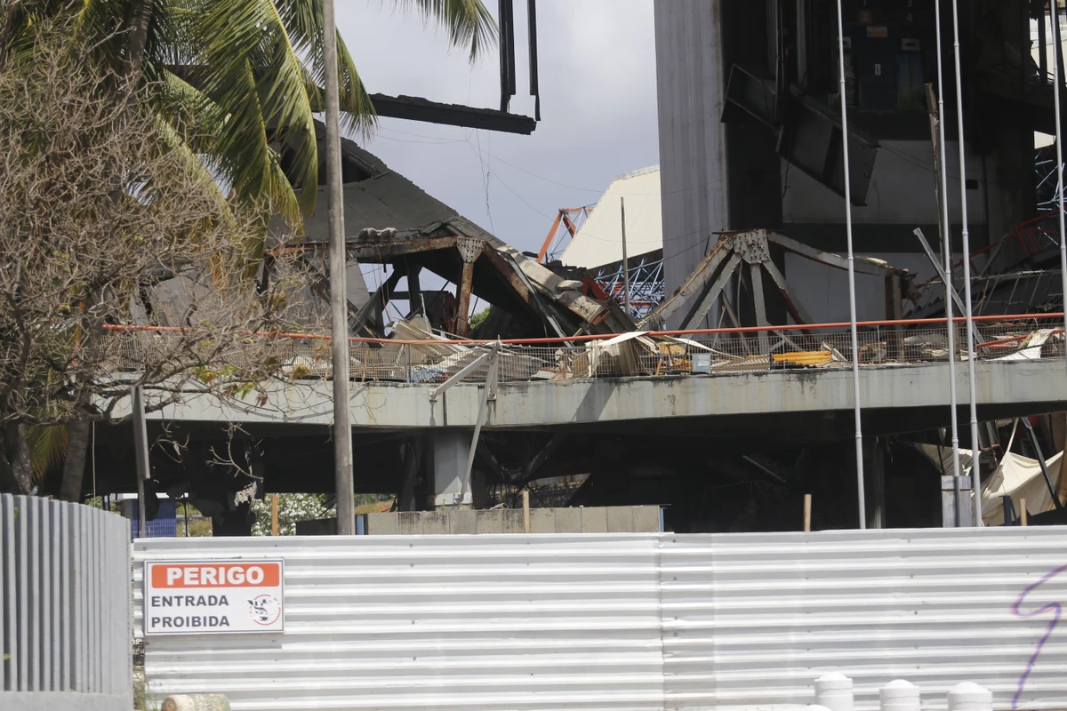 Antigo Centro de Convenções da Bahia (CCB) segue em situação de abandono pelo governo do estado quase dez anos após o desabamento parcial do equipamento por Nara Gentil/Arquivo CORREIO