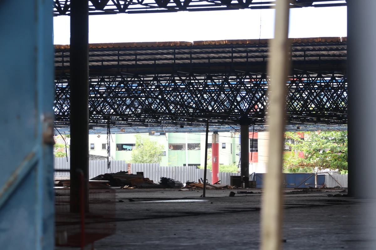 Antigo Centro de Convenções da Bahia (CCB) segue em situação de abandono pelo governo do estado quase dez anos após o desabamento parcial do equipamento por Nara Gentil/Arquivo CORREIO