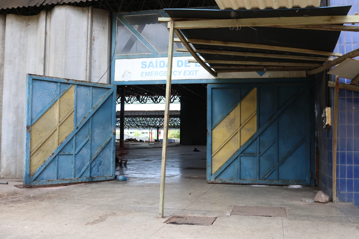 Antigo Centro de Convenções da Bahia (CCB) segue em situação de abandono pelo governo do estado quase dez anos após o desabamento parcial do equipamento por Nara Gentil/Arquivo CORREIO