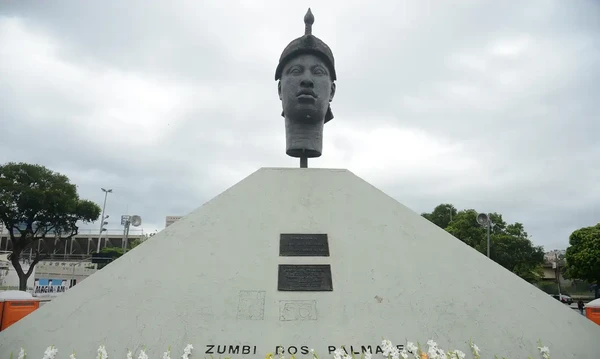 O dia da Consciência Negra tem homenagens no monumento Zumbi dos Palmares