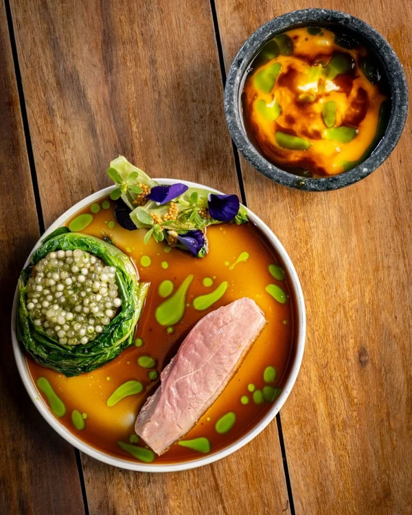 Prato do restaurante Manga, no Rio Vermelho por Reprodução