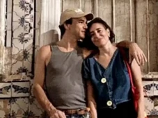 Imagem - Após separação,  Caio Blat surge em clima de romance com produtora em Salvador; conheça