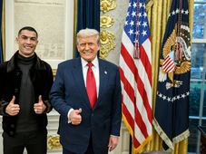 Imagem - Cristiano Ronaldo posa com Trump na Casa Branca e fala em 'inspirar novas gerações'