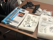 Imagem - Funcionário é preso ao tentar fugir após furtar R$ 3,3 mil em peças de empresa em Salvador