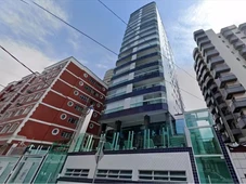 Imagem - Idoso morre ao cair de prédio enquanto colocava enfeites de Natal na varanda