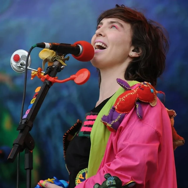 Adriana Calcanhotto é Partimpim por divulgação