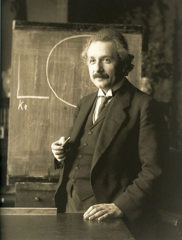 1905 - O artigo de Albert Einstein que leva à fórmula da equivalência massa–energia, E = mc², é publicado

 por Divulgação